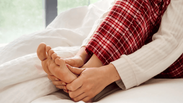 علائم سوزش کف پا